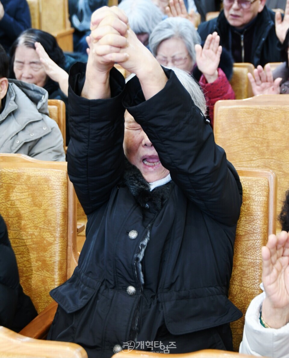 문찬호 목사, 성남교회 제직세미나 특별찬양 모습