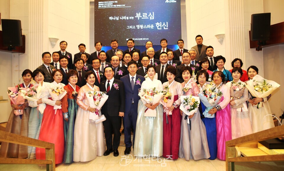 늘사랑교회, 정영기 목사ㆍ송병원 장로 원로 추대 및 담임목사 위임 등 임직 감사예배 모습