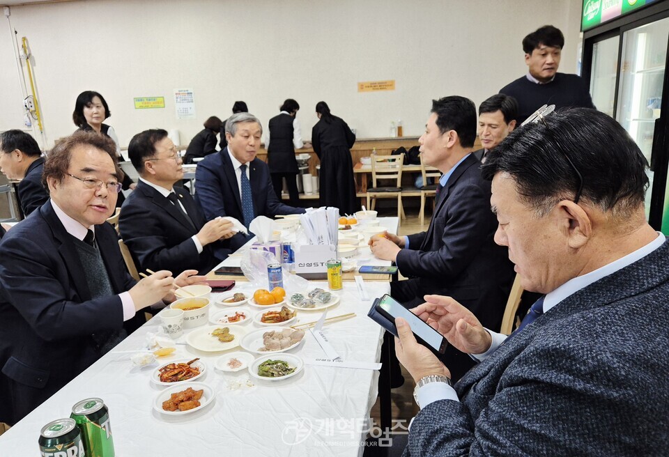 직전 장로 부총회장 김형곤 장로 부친상 모습