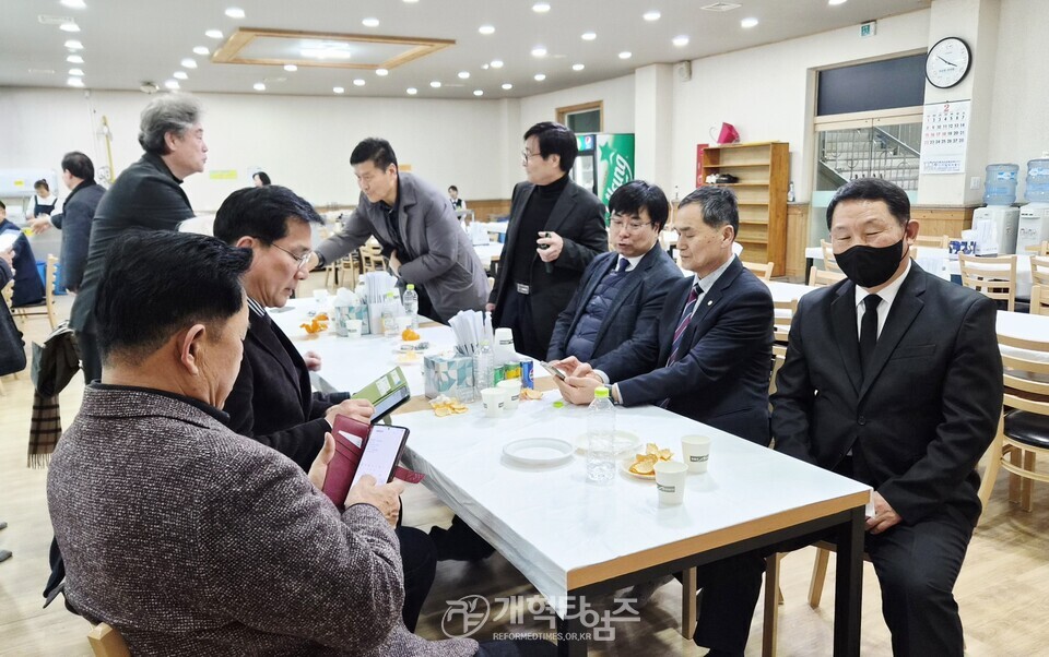 직전 장로 부총회장 김형곤 장로 부친상 모습