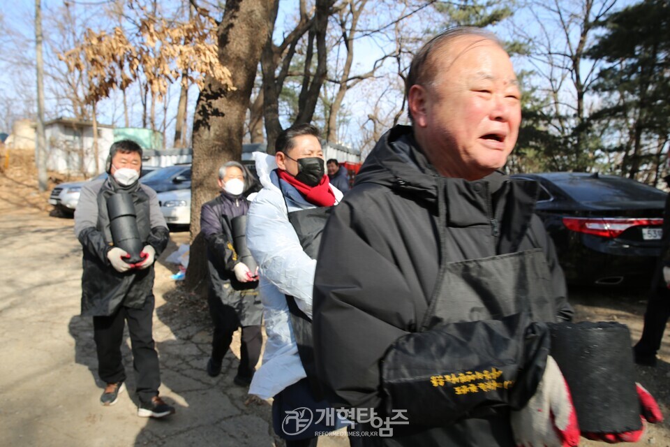 서울ㆍ서북지역장로회, 달터마을 사랑의연탄 나누기 모습