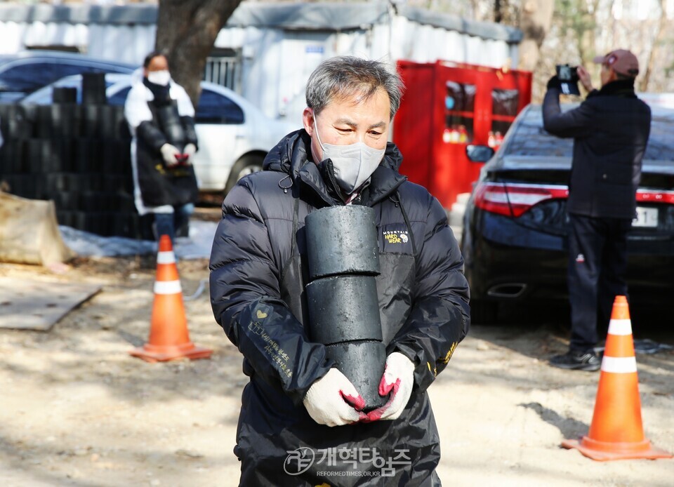 서울ㆍ서북지역장로회, 달터마을 사랑의연탄 나누기 모습