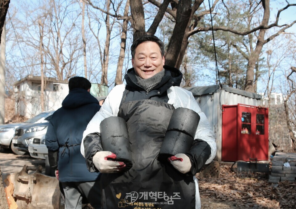 서울ㆍ서북지역장로회, 달터마을 사랑의연탄 나누기 모습