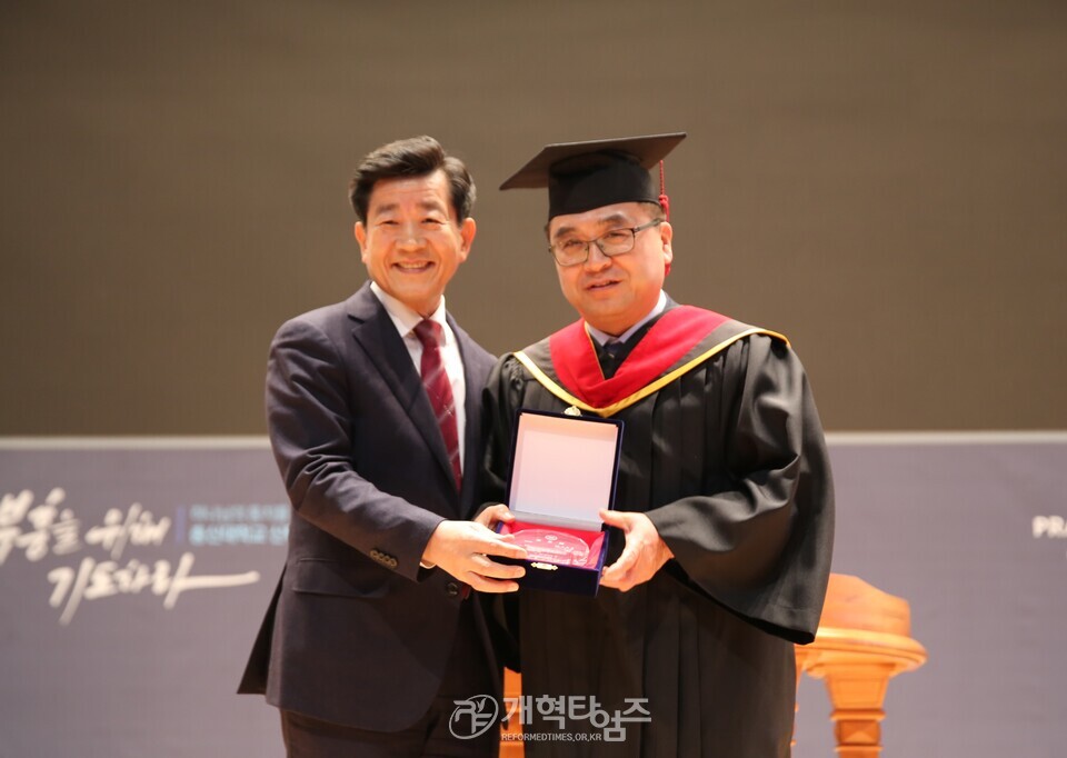 총신대 신학대학원, ‘2025학년도 졸업 및 학위수여식' 모습