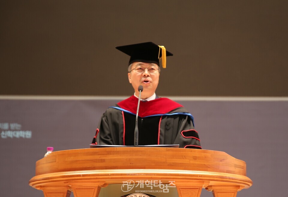 총신대 신학대학원, ‘2025학년도 졸업 및 학위수여식' 모습