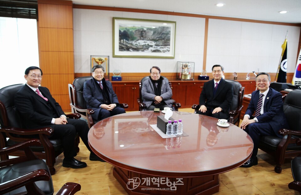 총신대 신학대학원, ‘2025학년도 졸업 및 학위수여식' 모습