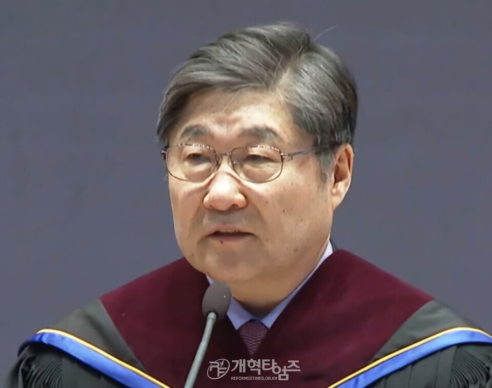 총신대 신학대학원, ‘2025학년도 졸업 및 학위수여식' 모습