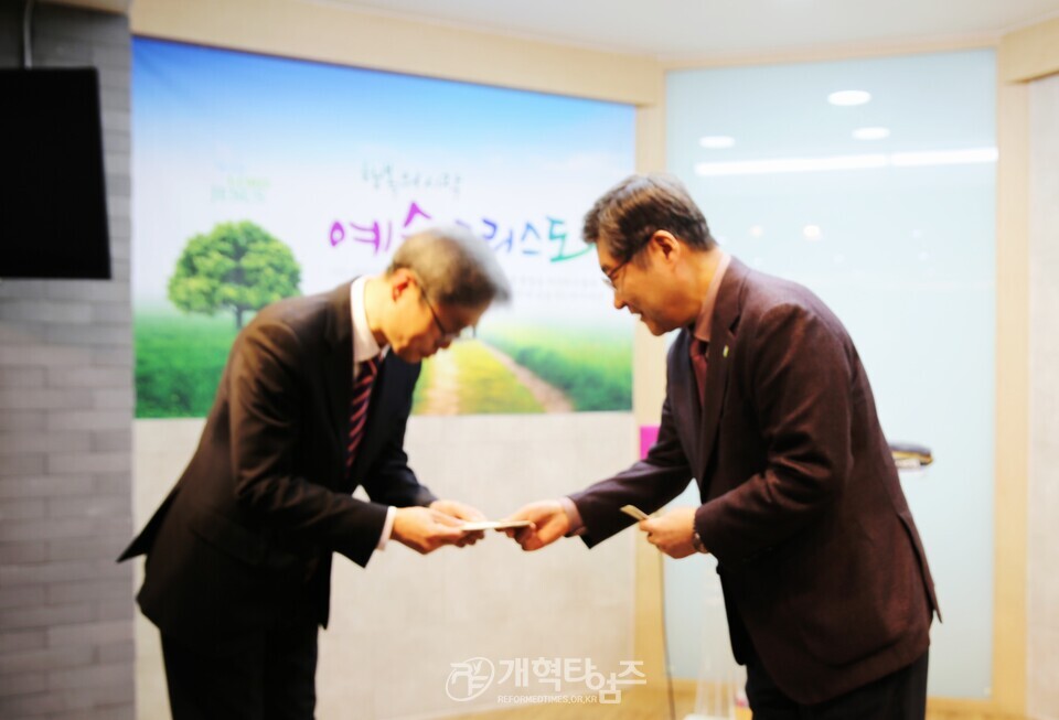 총회장 장봉생 목사, 대구수성노회 성덕교회 방문 모습