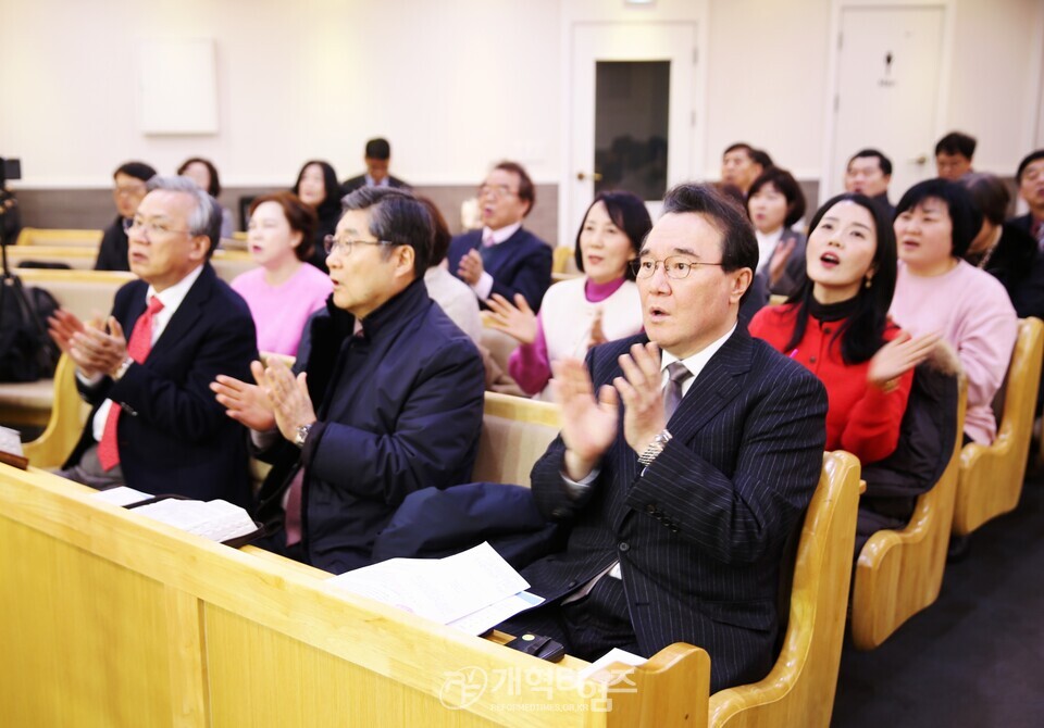 총회장 장봉생 목사, 대구수성노회 성덕교회 방문 모습