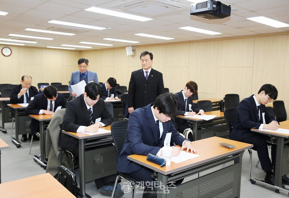 총회 고시부, 2026년도 군목 후보생 강도사 고시 모습