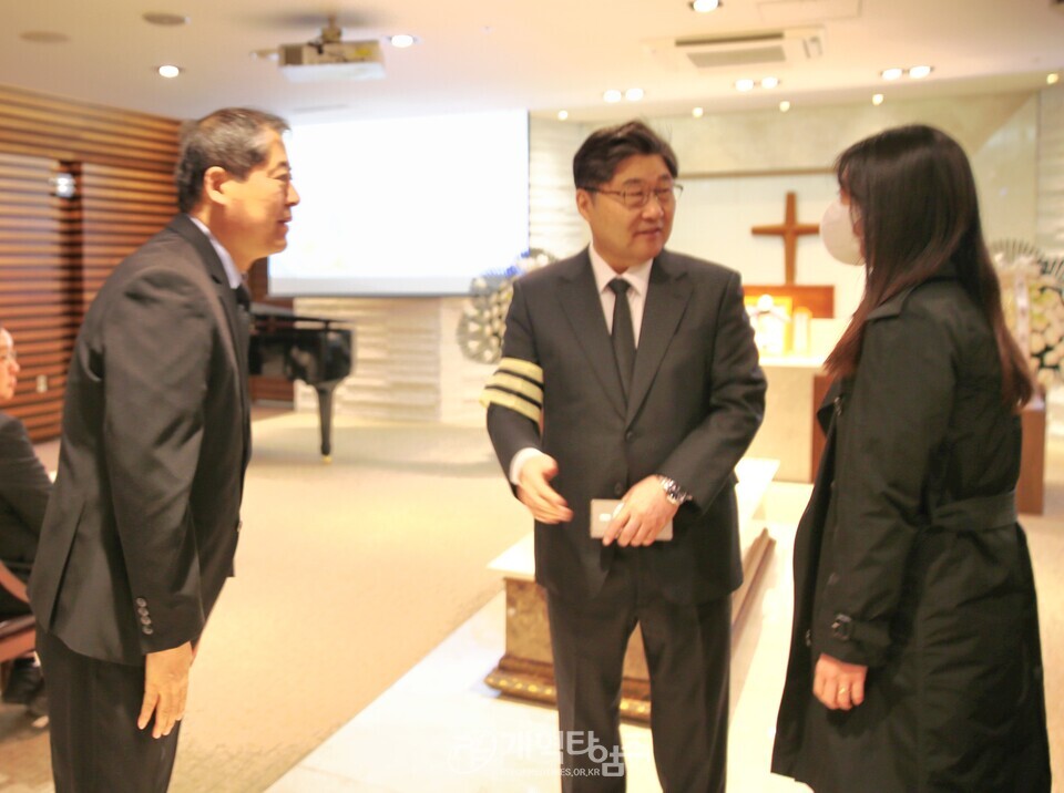 총회장 장봉생 목사, 모친 故 이상운 권사 장례예배 모습