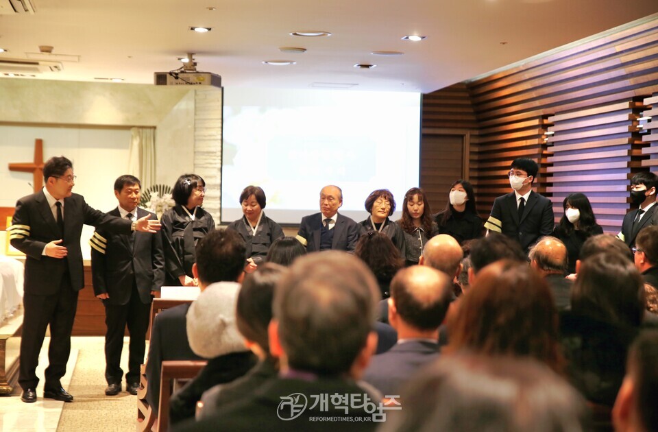 총회장 장봉생 목사, 모친 故 이상운 권사 장례예배 모습