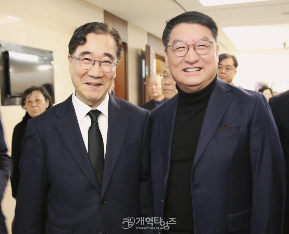 총회장 장봉생 목사, 모친 故 이상운 권사 장례예배 모습