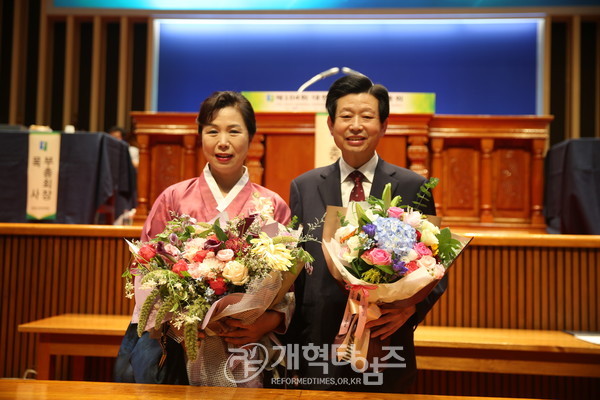 총회장 추대 직후 총회장 김종준 목사와 서인숙 사모 모습