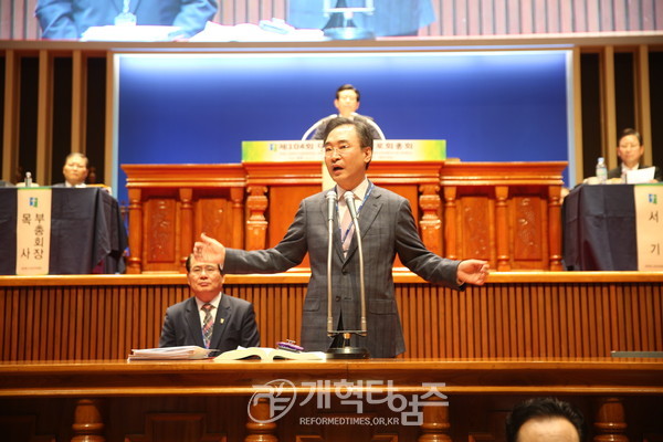 제2 총회회관 신축을 간곡히 설득하는 전 총회장 이승희 목사