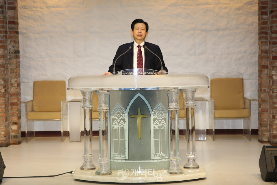 예장 합동, 통합 임원연합예배에서 말씀을 전하는 총회장 김종준 목사