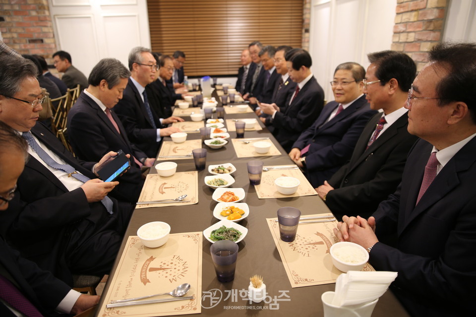 예장 합동, 통합 임원연합예배 후 오찬 모습