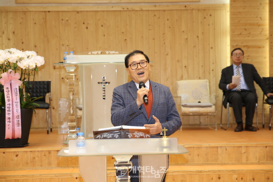 김성경 목사 측 한성노회 분립예배, (가칭)개성노회, 새에덴교회 김문기 장로 특송 모습