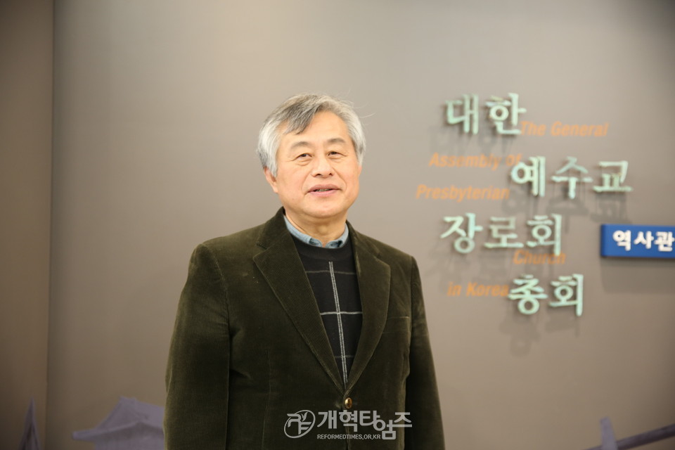 고시부 부장 강재식 목사
