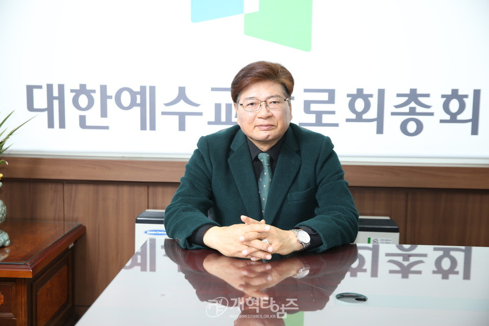 고시부 총무 정상목 목사