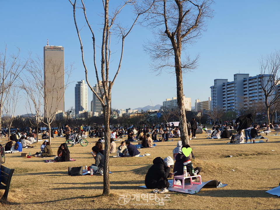 주말의 여의도한강공원 모습