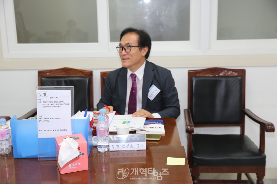 제103회 감사부에서 감사 중인 김정호 목사 모습