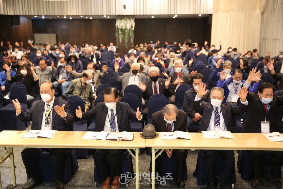 서울지역남전도회연합회, 제6회 회원부부수련회, 기도 모습