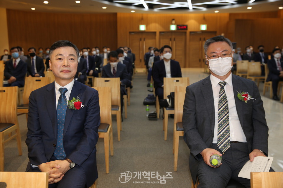 부․울․경 교직자협의회 제30회기 정기총회, 박성규 목사, 총회 부회록서기 정계규 목사 모습