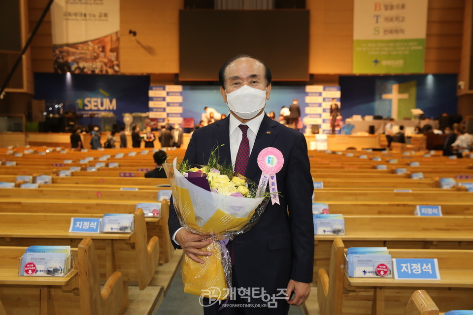 제105회 대한예수교장로회 총회, 신임 부총회장 송병원 장로 모습