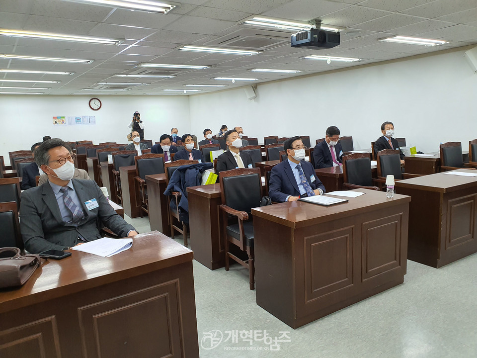 출판부 제1차 실행위원회 모습