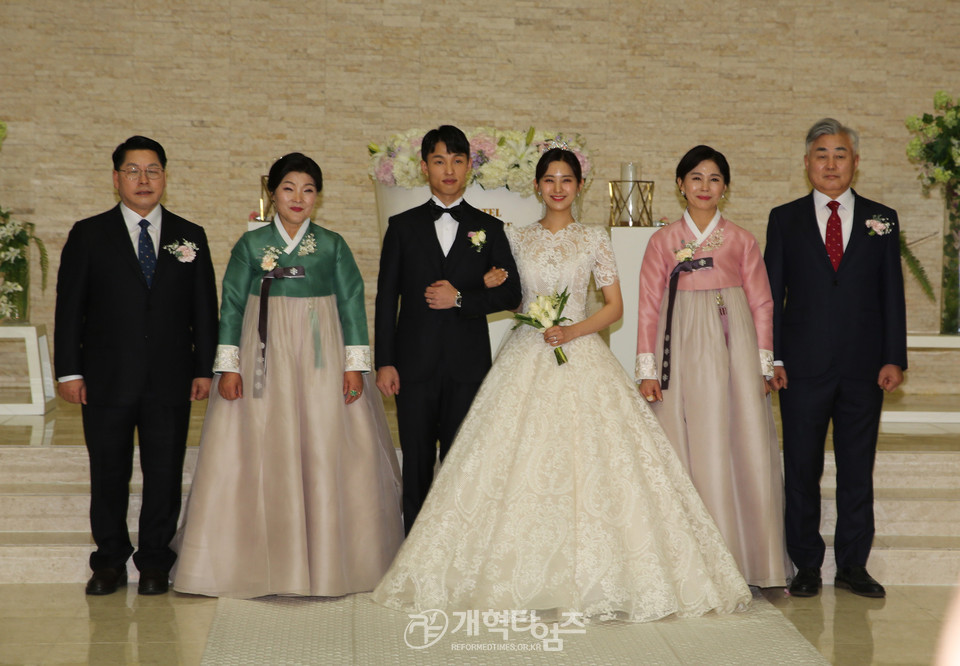 총회부흥사회 제37대 대표회장 육수복 목사 장남 결혼 예식 모습