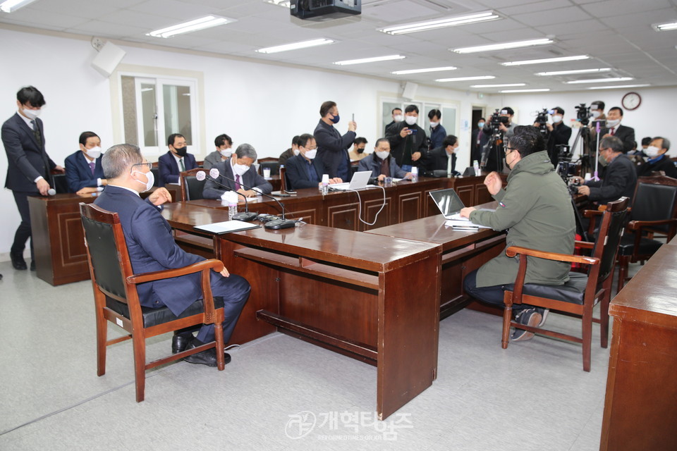 사분위, 총신대 정이사 선임 관련, 소강석 총회장 기자회견 모습