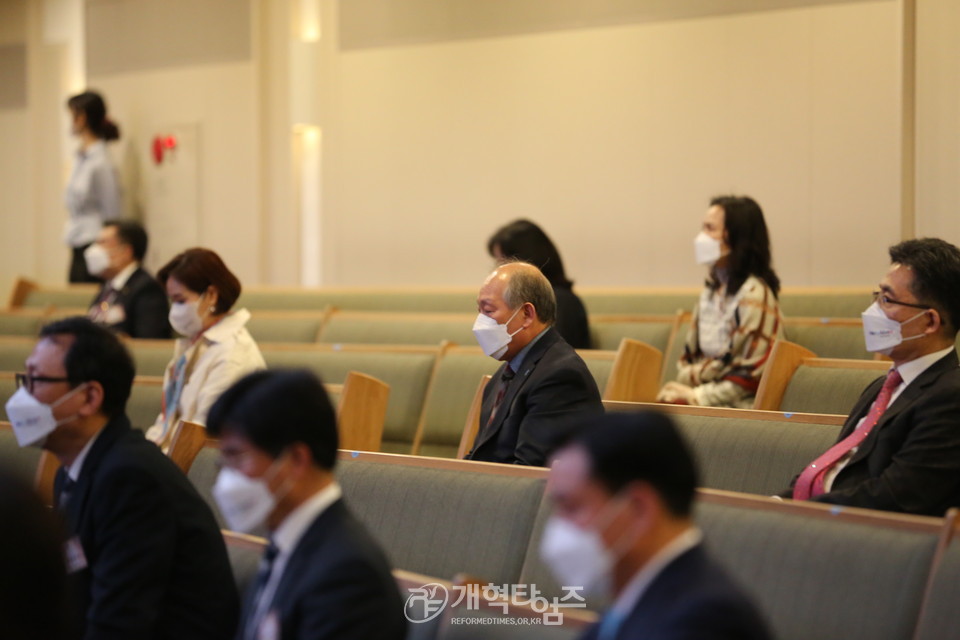 ‘2021 한국교회부활절연합예배’, 총회 회계 박석만 장로 모습(중앙)