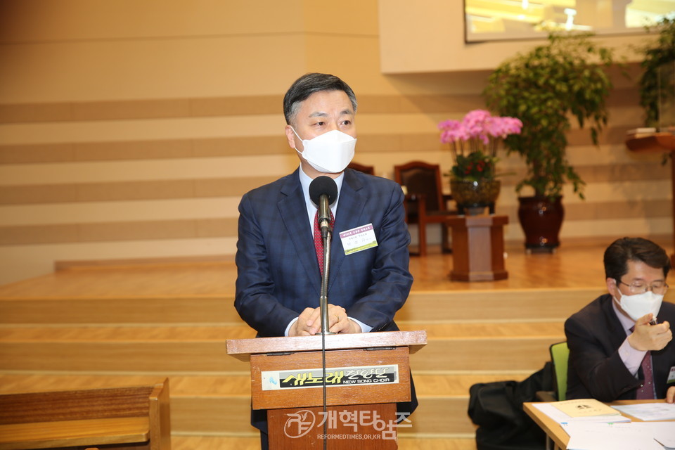 동부산노회 제192회 정기노회, 발언하는 박성규 목사 모습