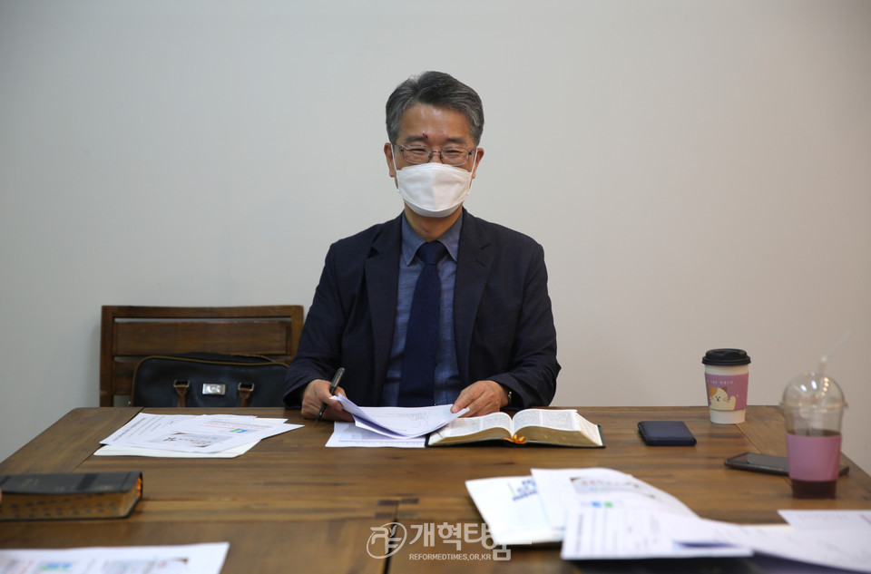 총회역사위원회 임원회, 위원장 신종철 목사 모습