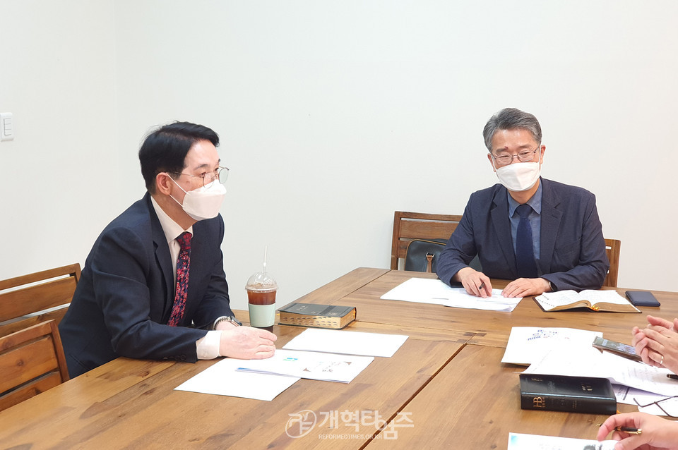 총회역사위원회 임원회 모습
