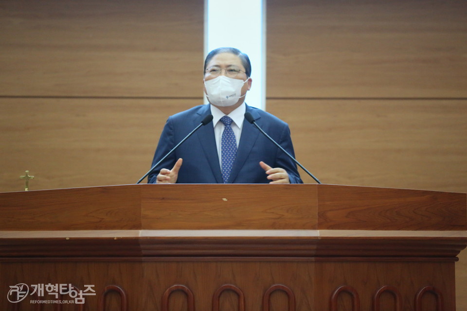 육군종합행정학교 남성대교회 군종사관반 파송감사예배, 총회장 소강석 목사 모습