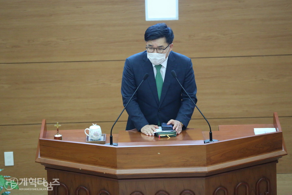 육군종합행정학교 남성대교회 군종사관반 파송감사예배, 총회군선교회 사무총장 황성준 목사 모습