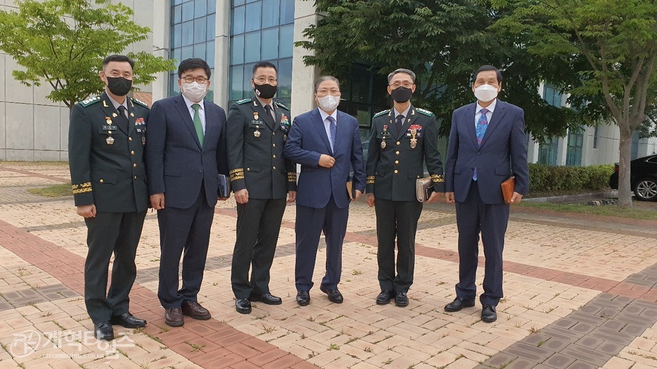 육군종합행정학교 남성대교회 군종사관반 파송감사예배에서