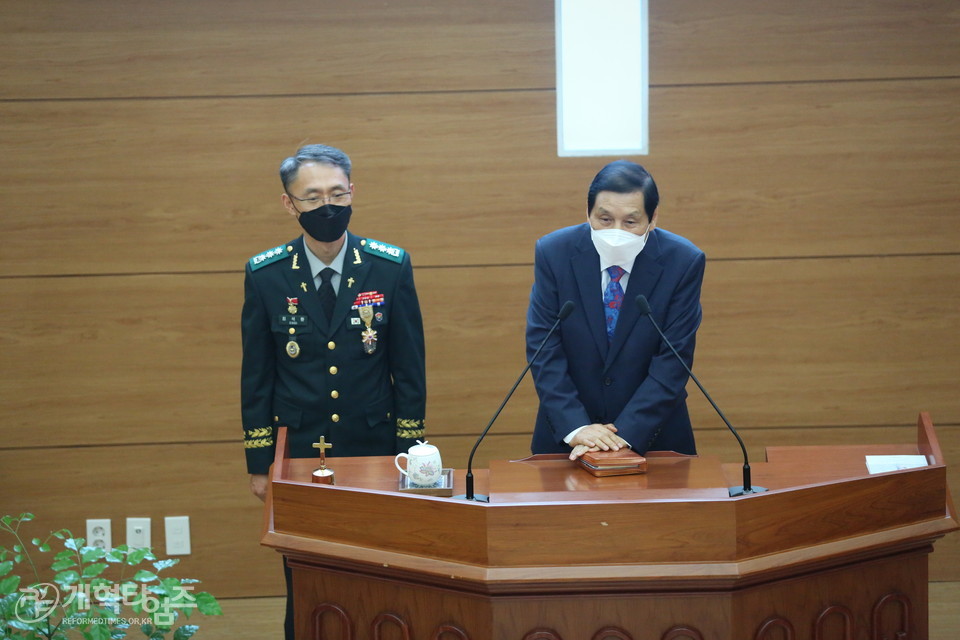 육군종합행정학교 남성대교회 군종사관반 파송감사예배 모습