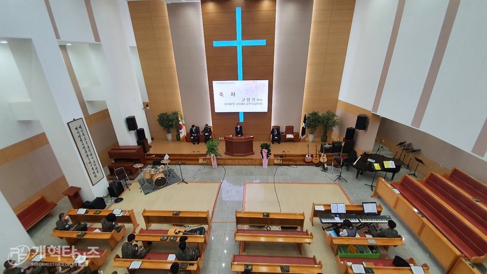 육군종합행정학교 남성대교회 군종사관반 파송감사예배 모습