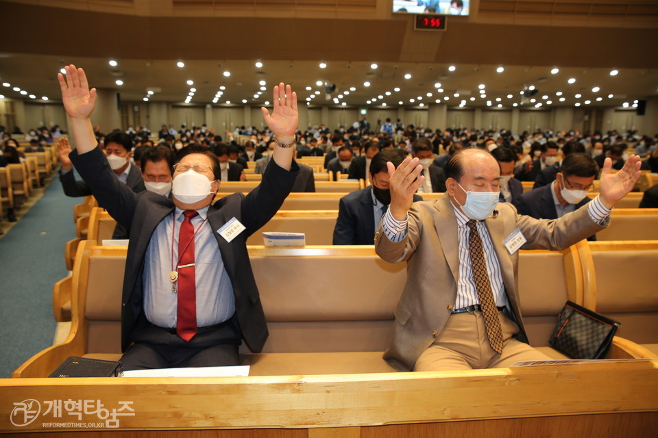 ‘2021 PRAYER AGAIN! 서북지역 연합기도집회’ 기도 모습