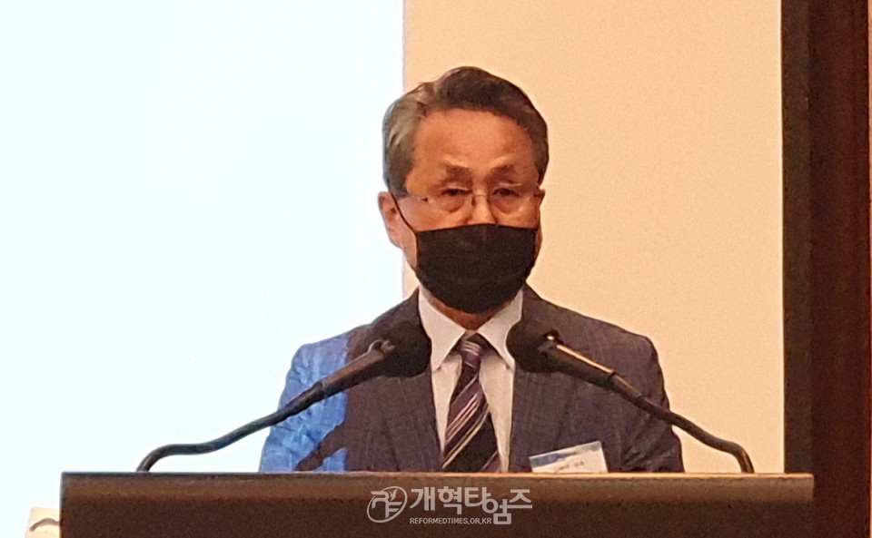 전국교역자하기수양회 회계 오석준 모습