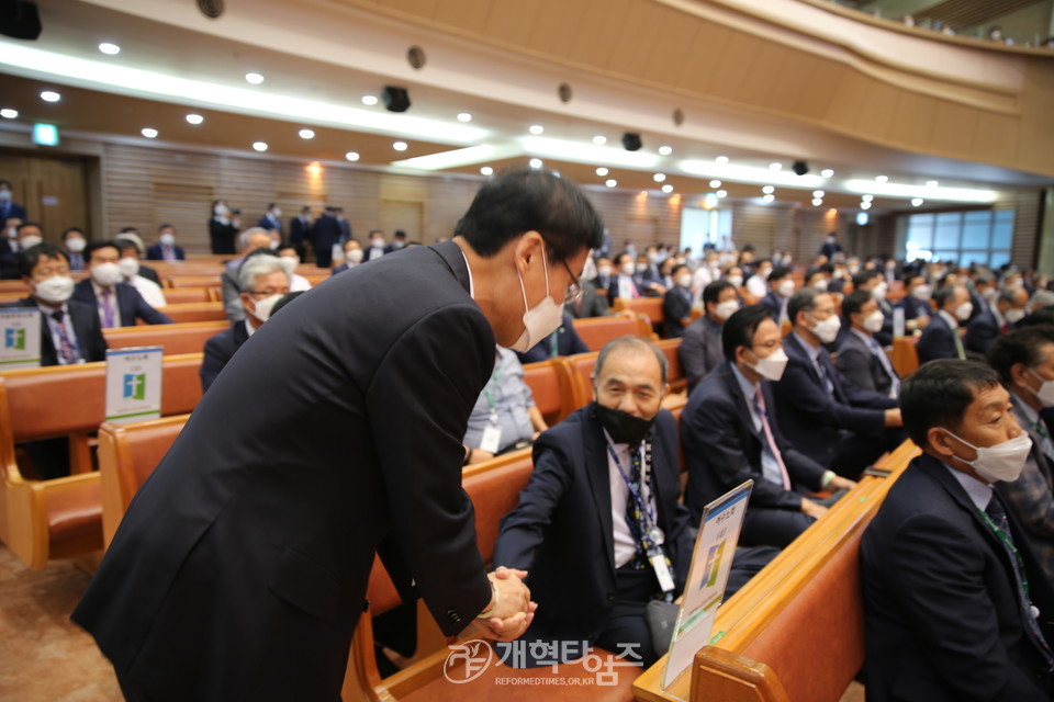 제106회 대한예수교장로회총회 부총회장 권순웅 목사 당선 축하 모습