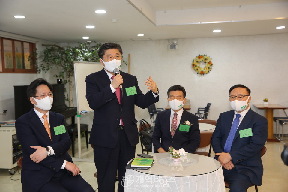 「서울노회 100회 기념 감사예배」, 기자회견 장봉생 목사 발언 모습