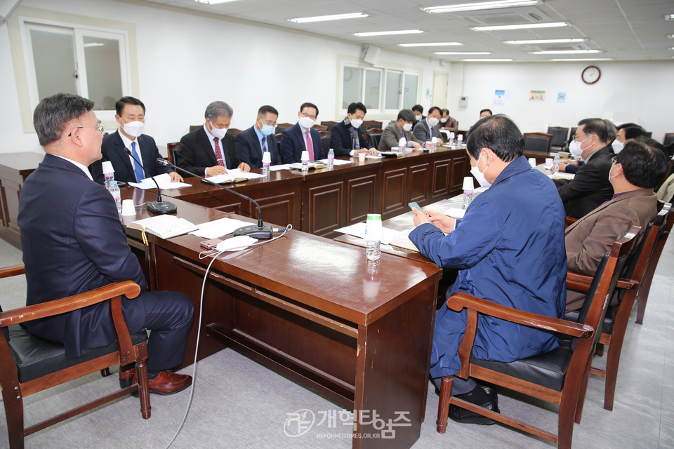 제106회기 세계교회교류협력위원회 첫 전체 회의 모습