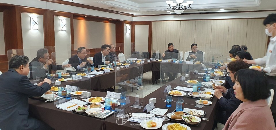 한국교회 총무회와 서울시 문화본부와의 간담회 모습