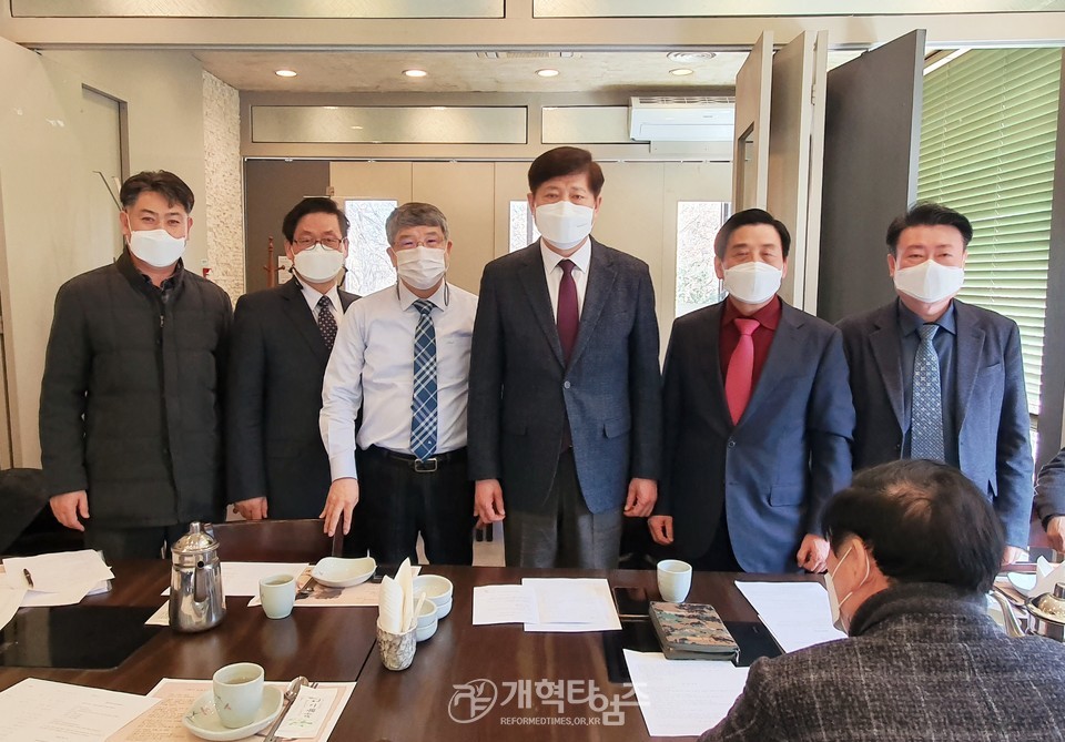 총아협 정기총회 신임원 모습