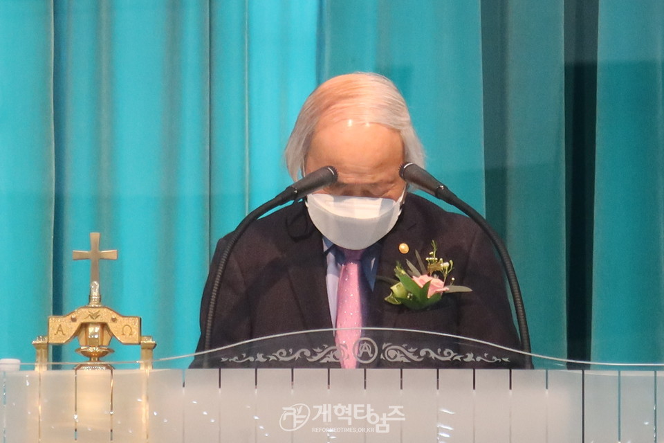 경기동부와 경기중앙, 경기동중노회로 합병감사예배 모습