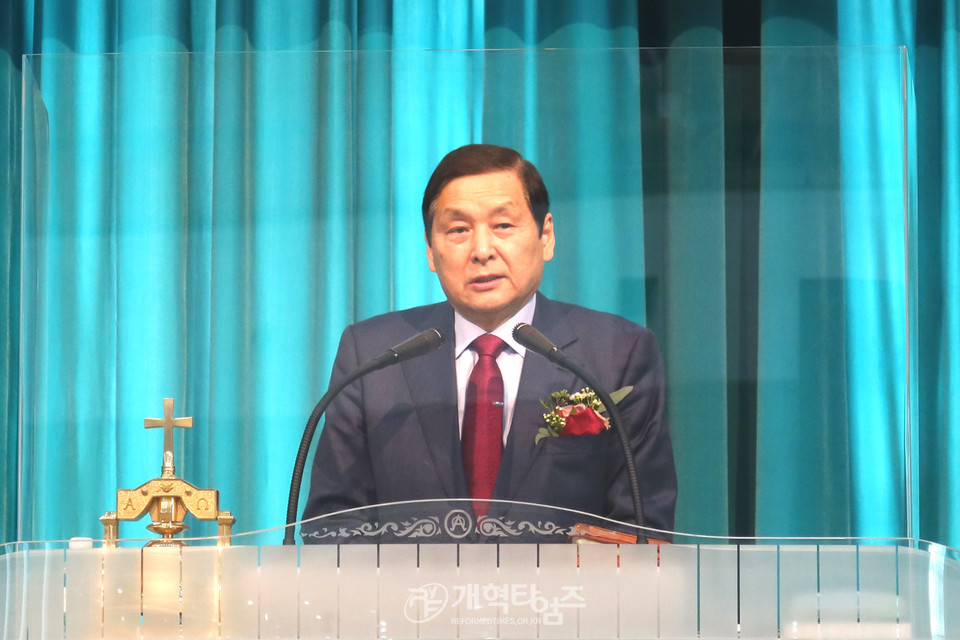 경기동부와 경기중앙, 경기동중노회로 합병감사예배 모습